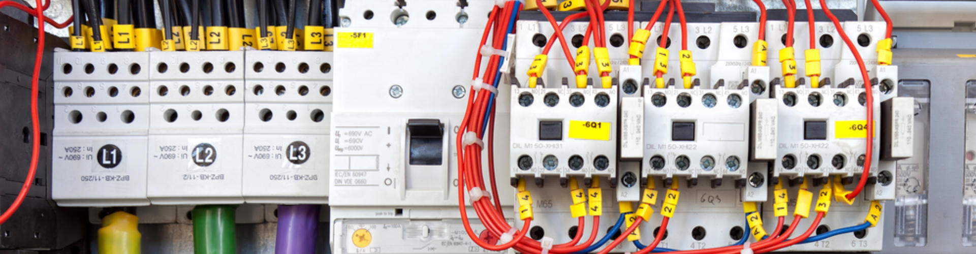 Nabízíme elektoinstalace průmyslových hal, obchodních center, obchod, rodinných domů, panelových domů, bytů atd.